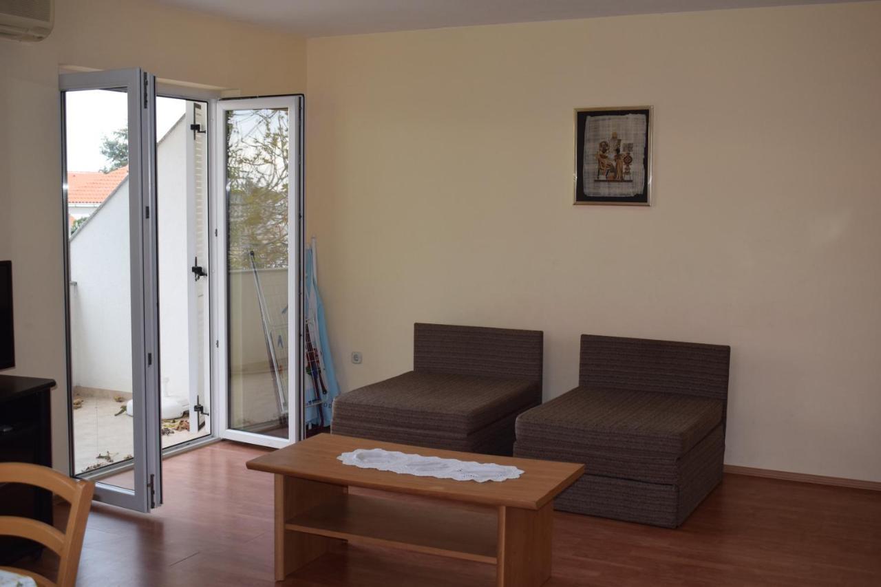 Apartments Loina Novalja Exterior photo